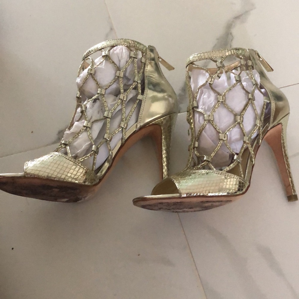 Heels - Picture 3 of 4
